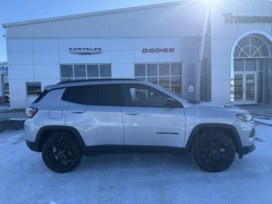 2025 Jeep Compass Latitude | Photo 1 of 14