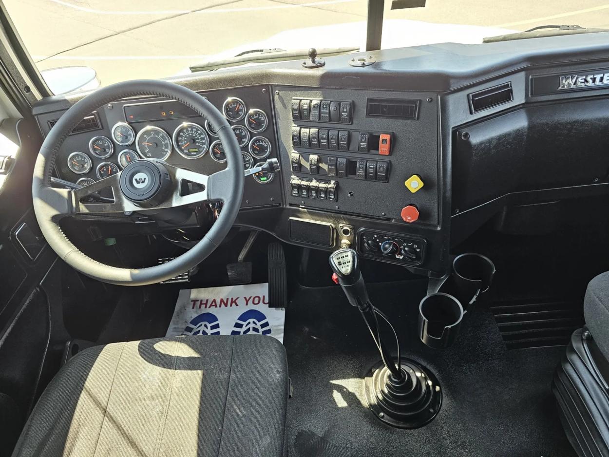 2020 Western Star 4900SA | Photo 15 of 24