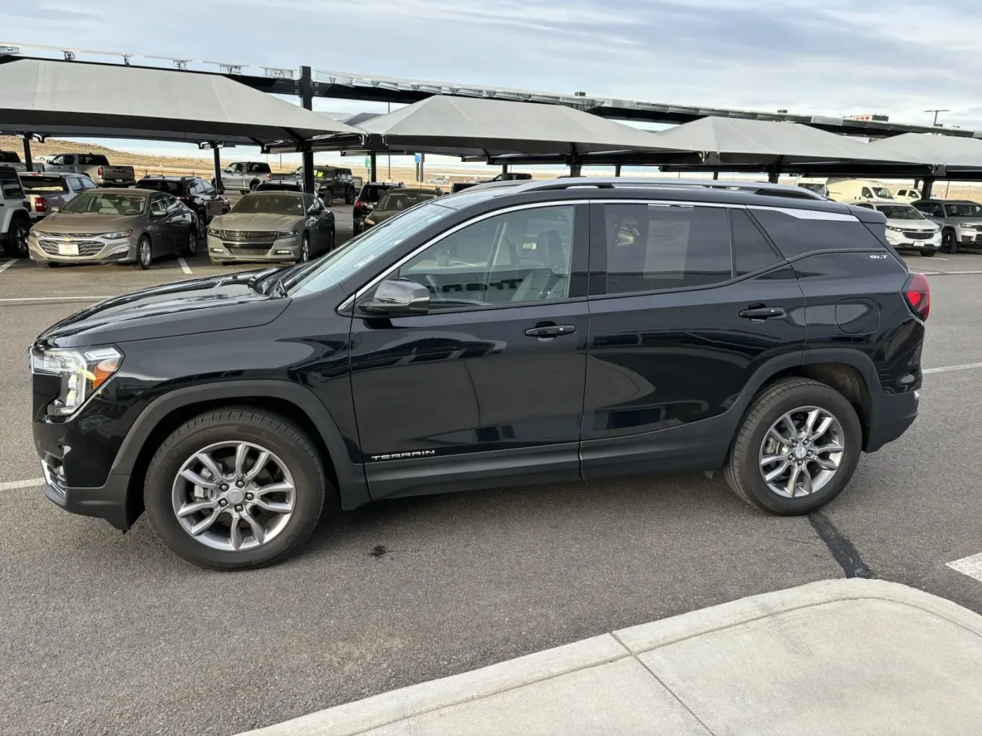 2024 GMC Terrain SLT | Photo 4 of 21