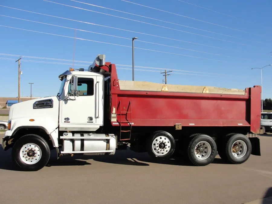 2016 Western Star 4700SB | Photo 2 of 16