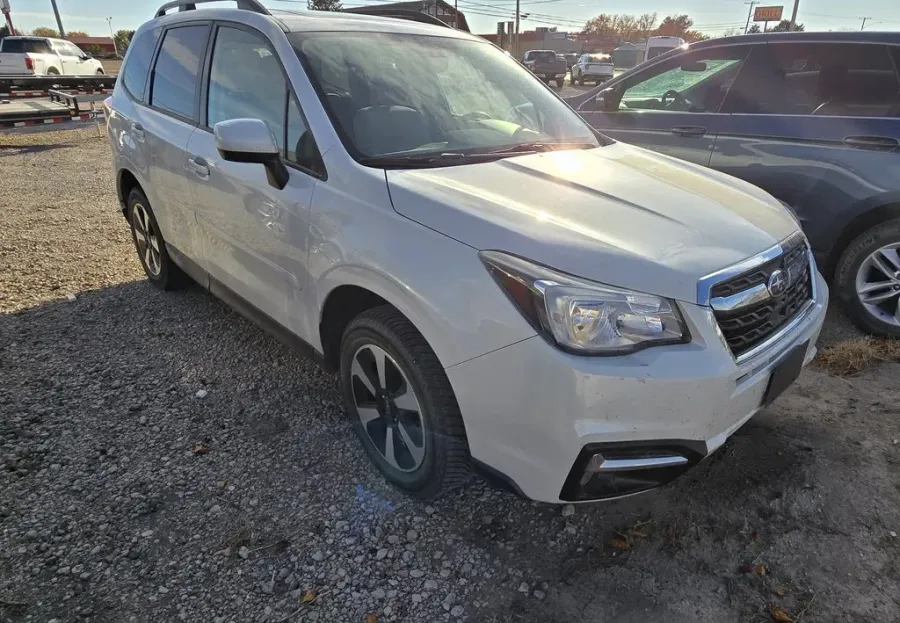 2017 Subaru Forester | Photo 2 of 3