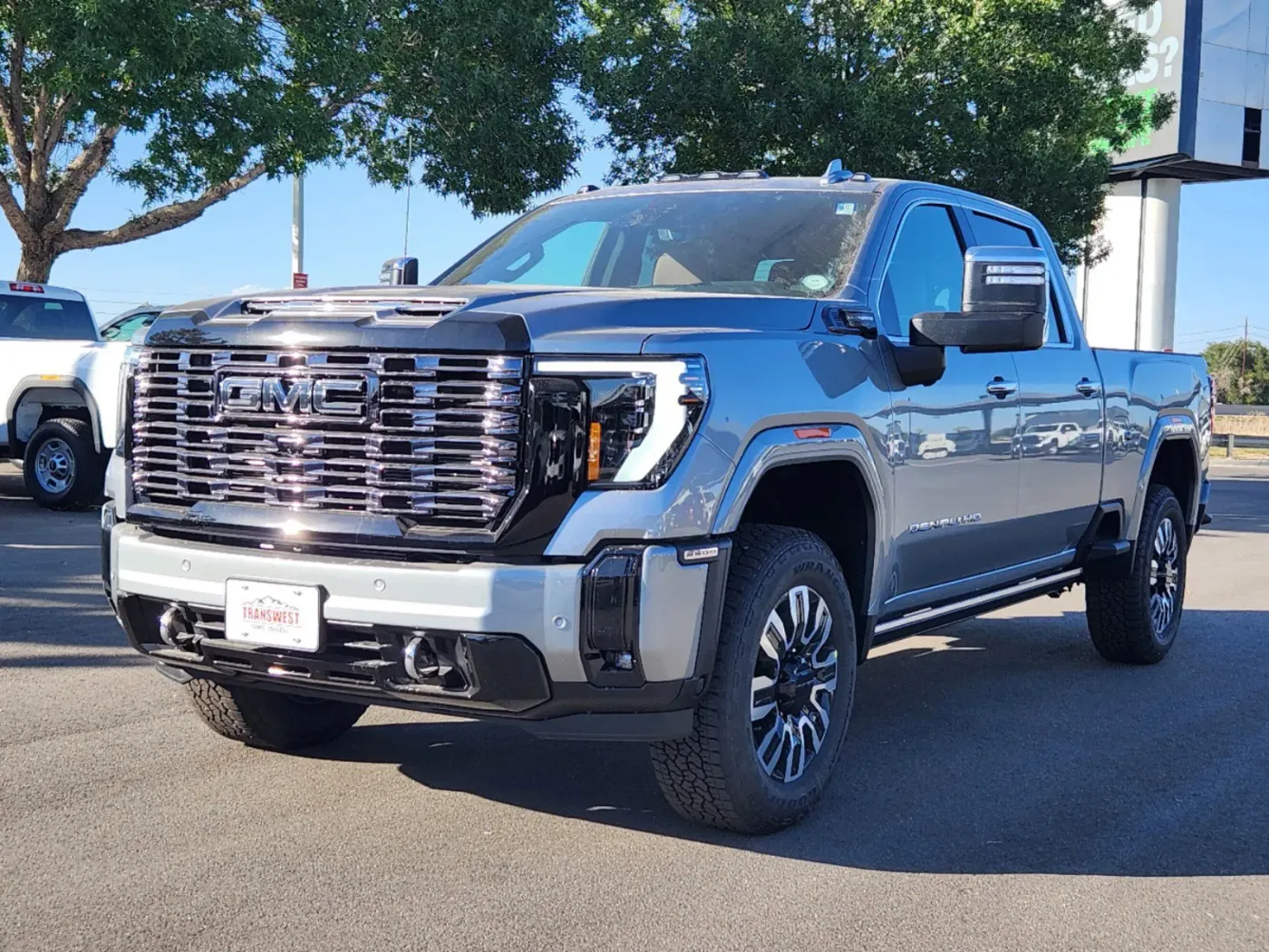 2025 GMC Sierra 2500HD Denali Ultimate | Photo 3 of 28