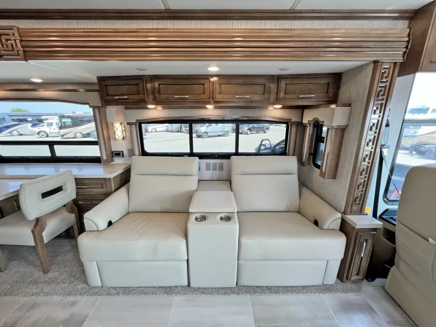 2023 Newmar Ventana 4037 | Photo 12 of 35