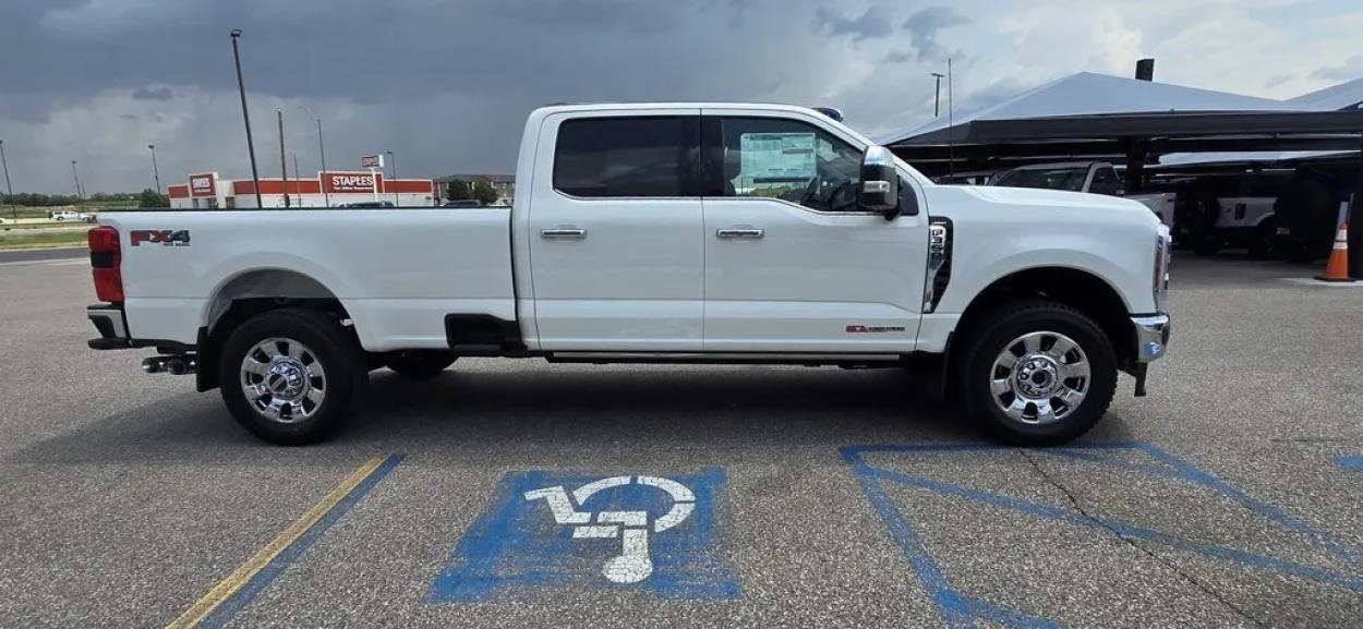 2024 Ford F-350SD | Photo 6 of 36