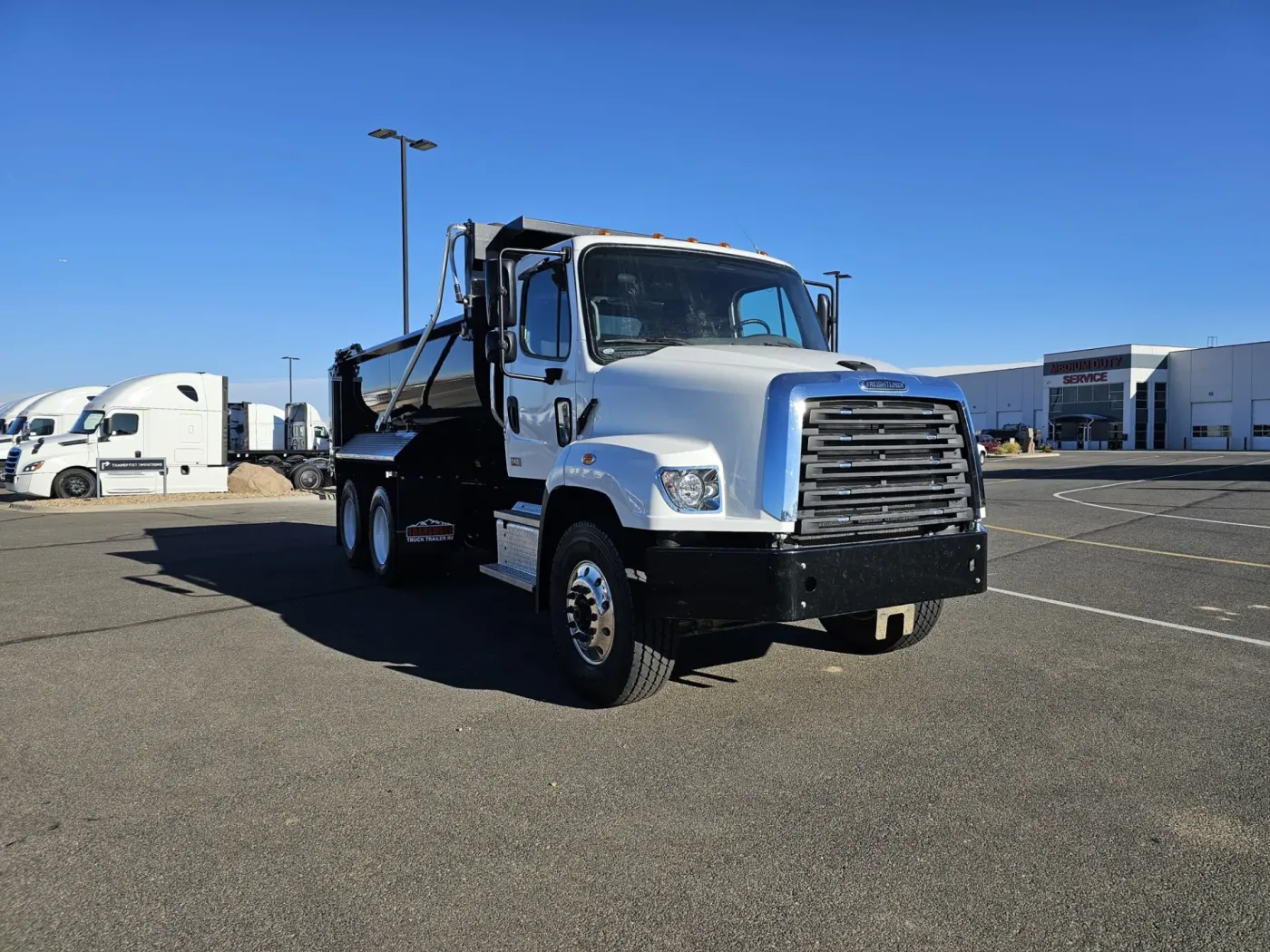 2024 Freightliner 114SD | Photo 3 of 18