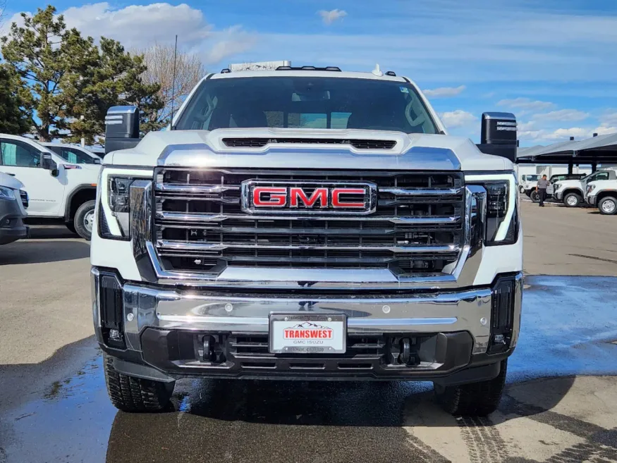 2025 GMC Sierra 2500HD SLT | Photo 4 of 32