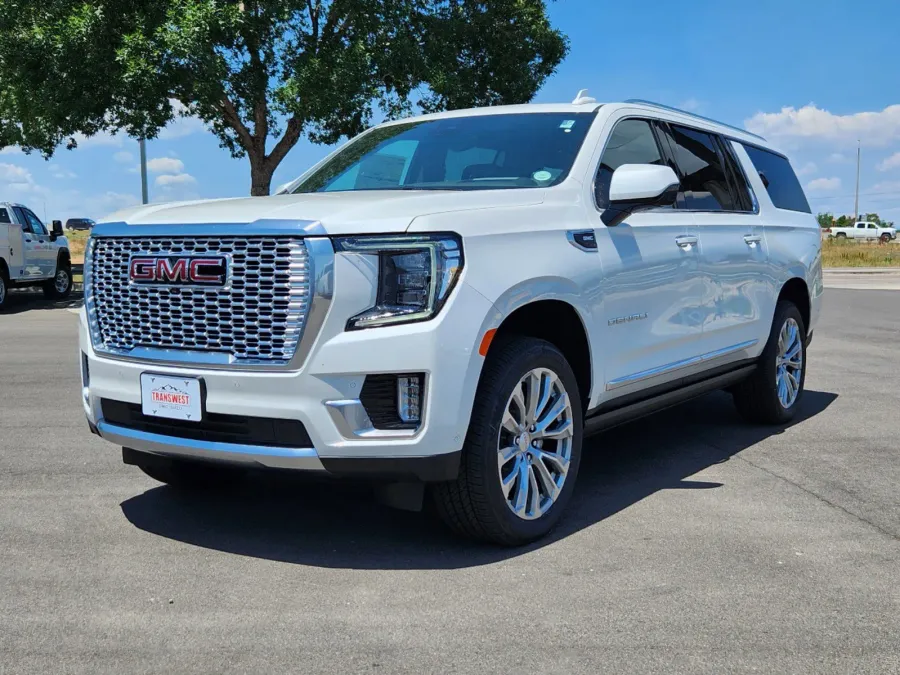 2024 GMC Yukon XL Denali | Photo 3 of 28