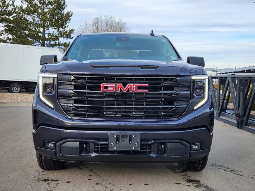 2025 GMC Sierra 1500 Elevation | Photo 4 of 29