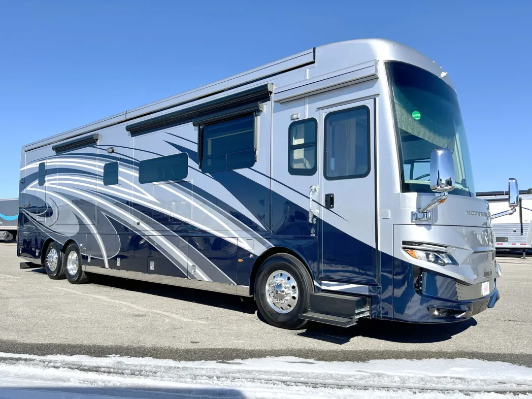 2022 Newmar Mountain Aire 4118 