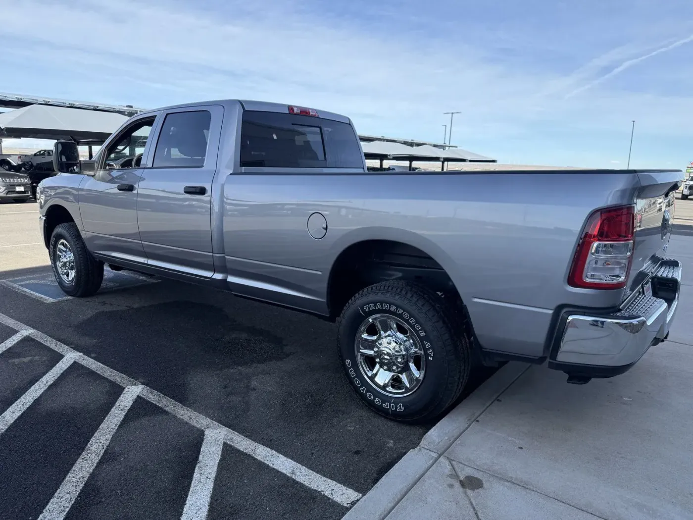 2024 RAM 2500 Tradesman | Photo 2 of 13