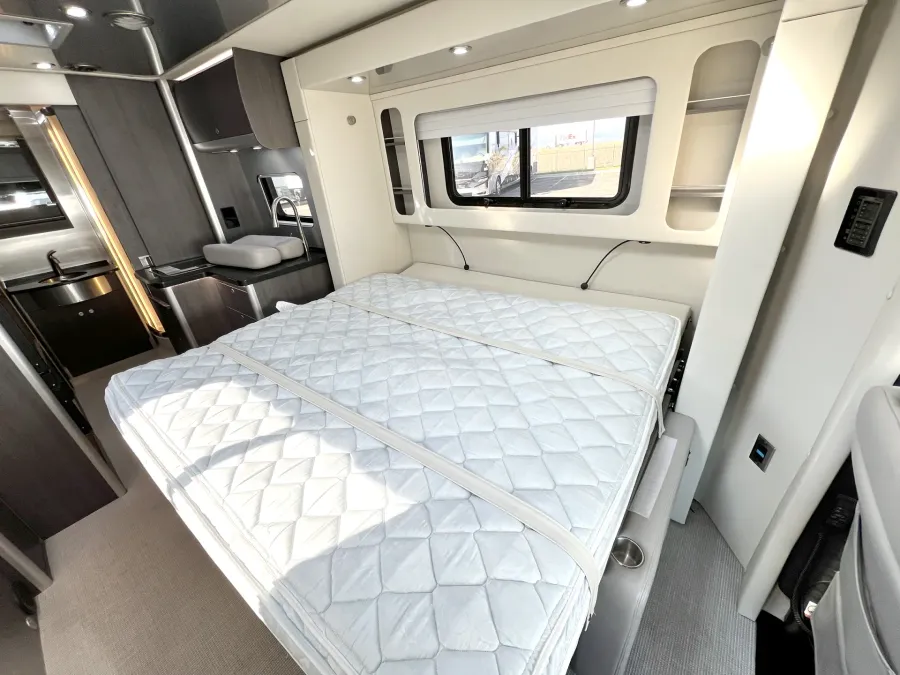 2020 Airstream Atlas Murphy Suite | Photo 9 of 22