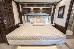 2023 Newmar London Aire 4551 | Thumbnail Photo 12 of 15