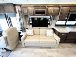 2021 Newmar Ventana 4369 | Thumbnail Photo 8 of 33