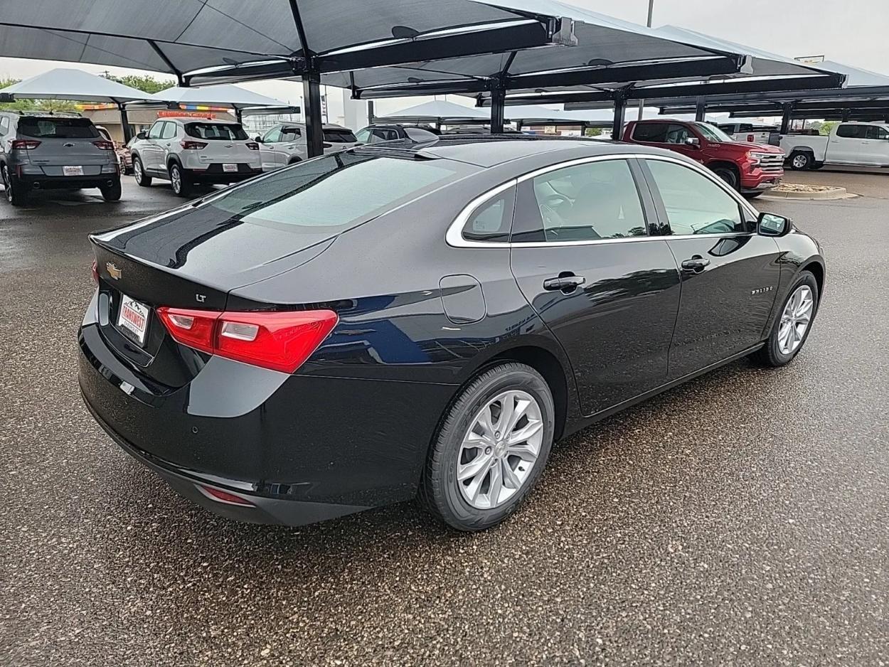 2024 Chevrolet Malibu LT | Photo 4 of 15