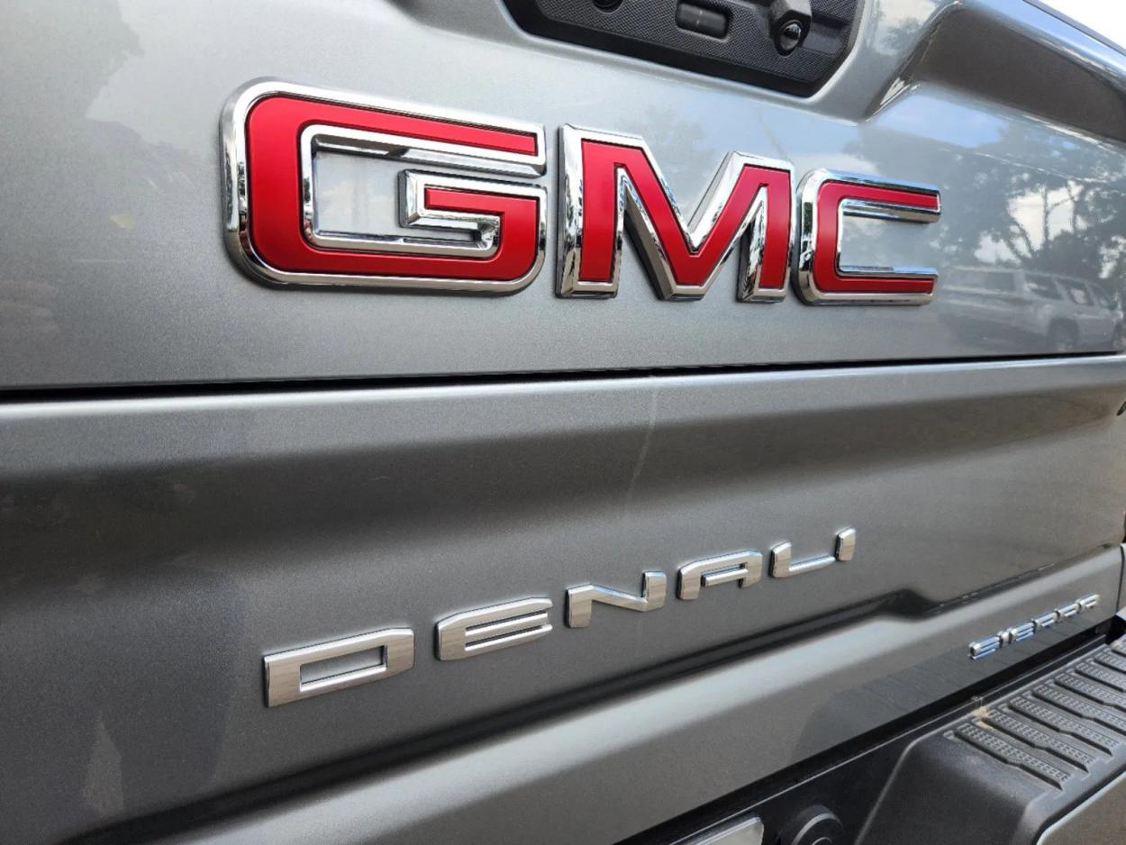 2024 GMC Sierra 2500HD Denali | Photo 13 of 31