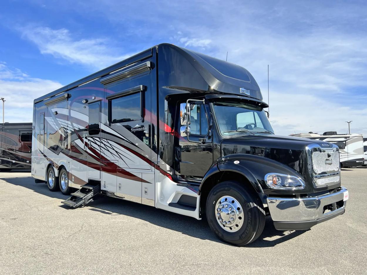 2023 Newmar Supreme Aire 4051 | Photo 1 of 43