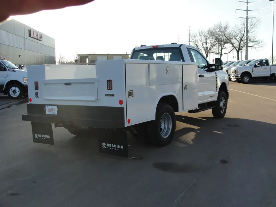 2023 Ford F-350 | Photo 5 of 12