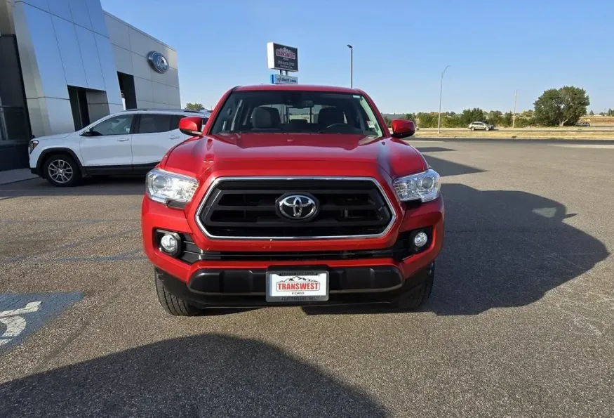 2023 Toyota Tacoma | Photo 2 of 27