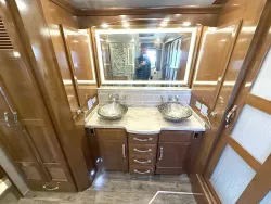 2017 Newmar King Aire 4519 | Thumbnail Photo 17 of 33