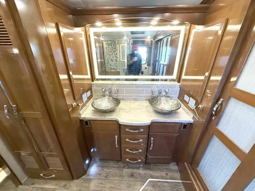 2017 Newmar King Aire 4519 | Photo 17 of 33