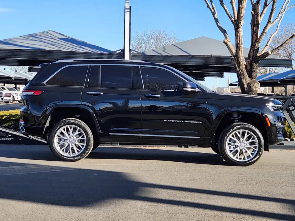 2023 Jeep Grand Cherokee Summit