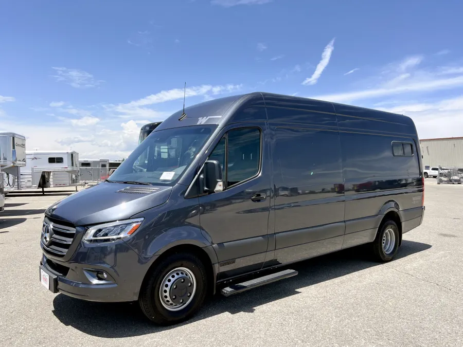 2023 Winnebago Adventure Wagon 70 SE | Photo 16 of 17