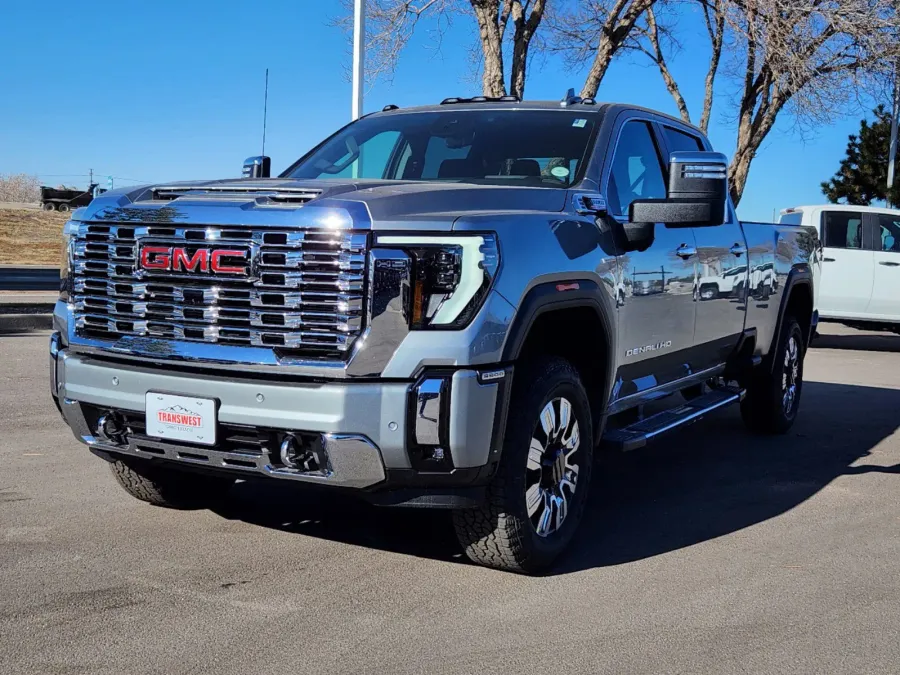 2025 GMC Sierra 3500HD Denali | Photo 3 of 31