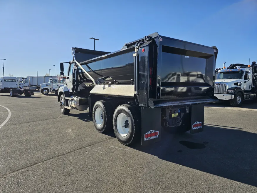 2024 Freightliner 114SD | Photo 8 of 18