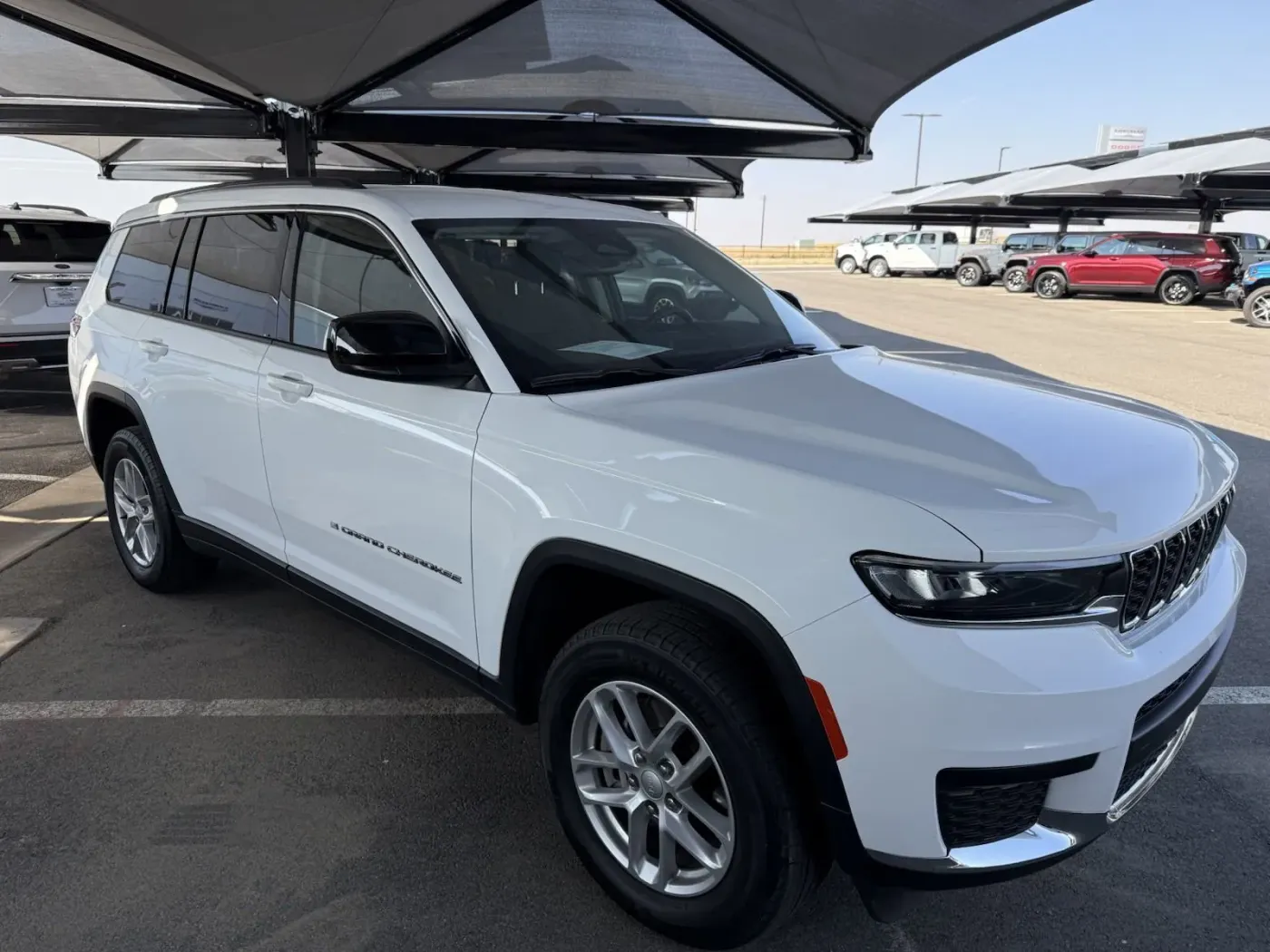 2023 Jeep Grand Cherokee L Laredo | Photo 5 of 17