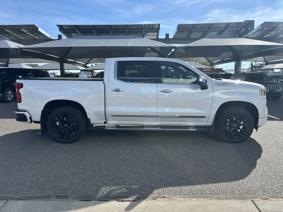 2022 Chevrolet Silverado 1500 High Country | Photo 5 of 21