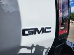 2025 GMC HUMMER EV SUV 2X | Thumbnail Photo 15 of 30