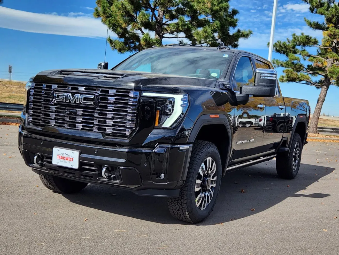 2025 GMC Sierra 3500HD Denali Ultimate | Photo 3 of 30