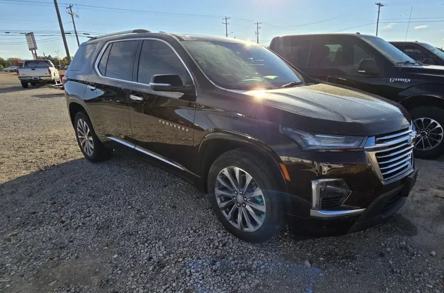 2022 Chevrolet Traverse | Photo 2 of 3