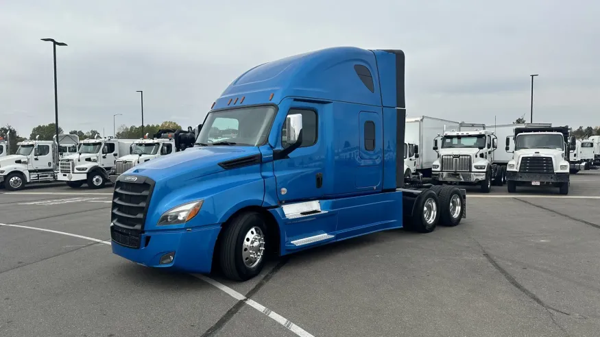 2023 Freightliner Cascadia 126 | Photo 1 of 24