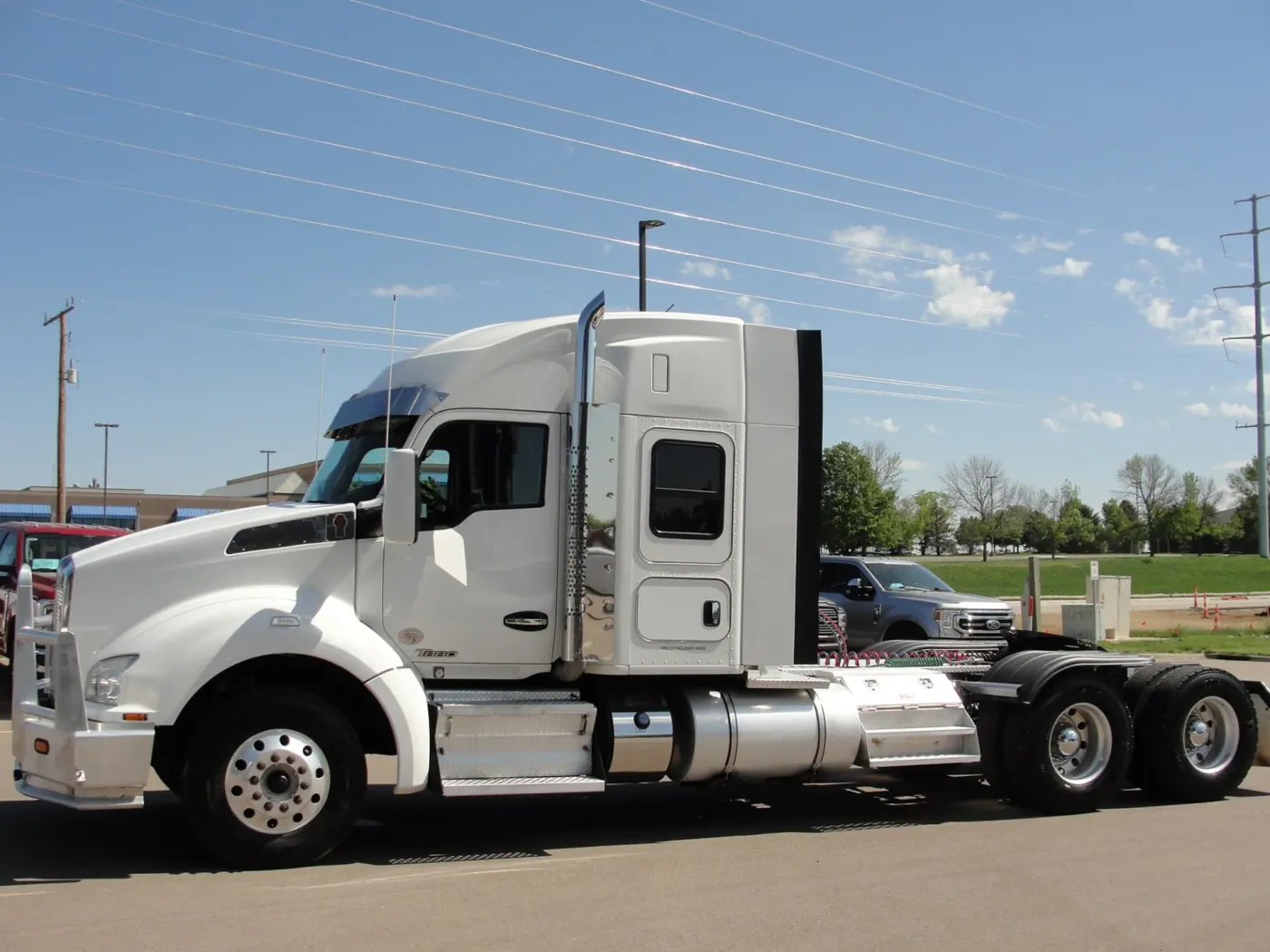 2017 Kenworth T880 | Photo 2 of 22