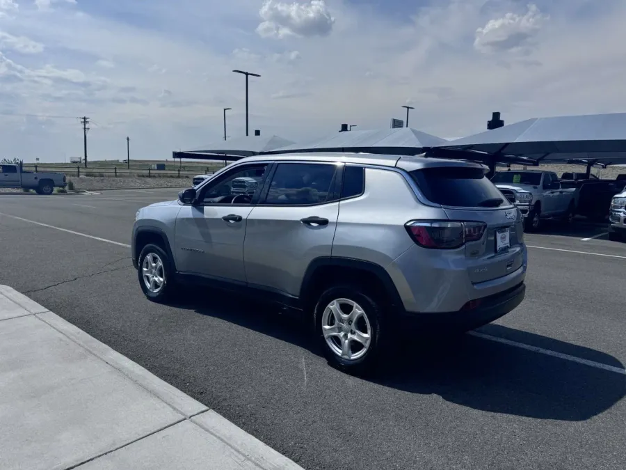 2022 Jeep Compass Sport | Photo 6 of 20