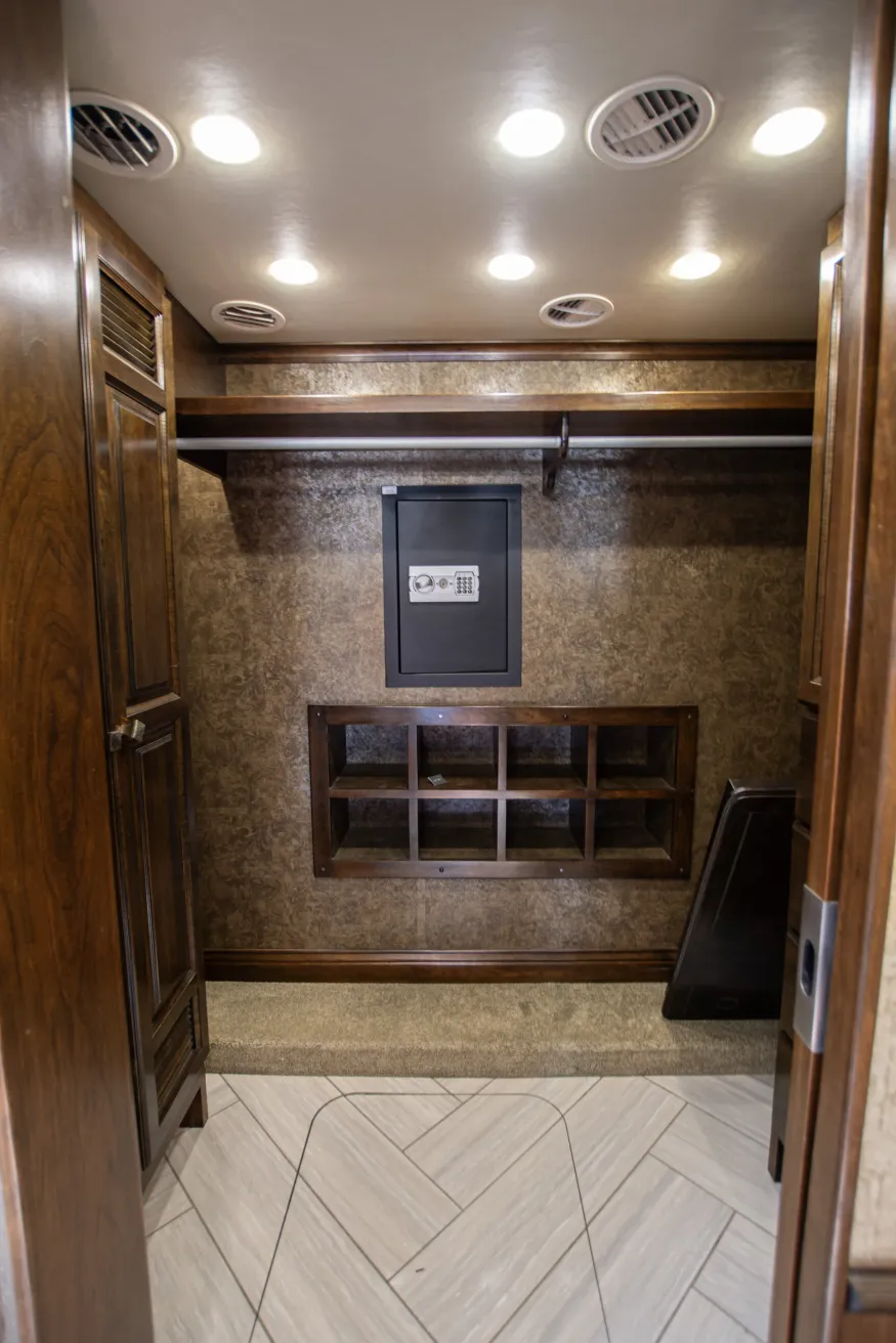 2015 Tiffin Allegro Bus 45 LP | Photo 12 of 12