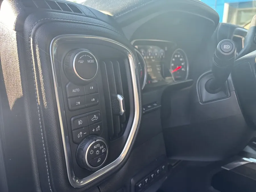 2020 Chevrolet Silverado 2500HD LTZ | Photo 13 of 22