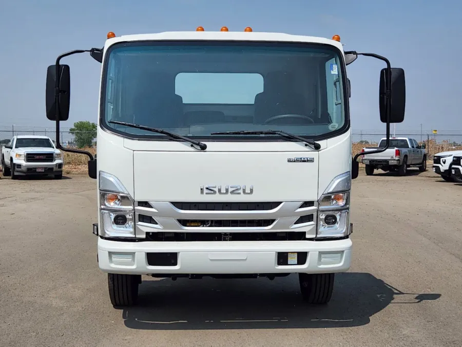 2025 Isuzu NPR-HD GAS 18&#039; BOX VAN | Photo 1 of 6