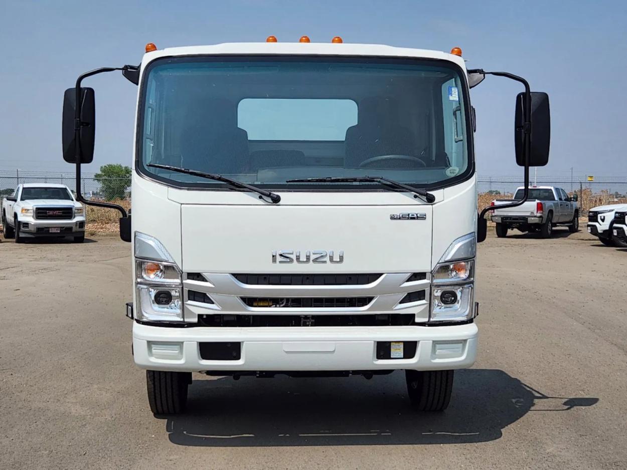 2025 Isuzu NPR-HD GAS 18' BOX VAN 