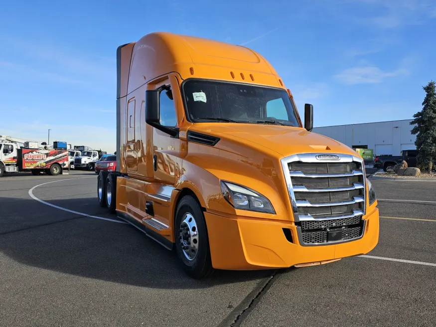 2025 Freightliner Cascadia 126 | Photo 3 of 23