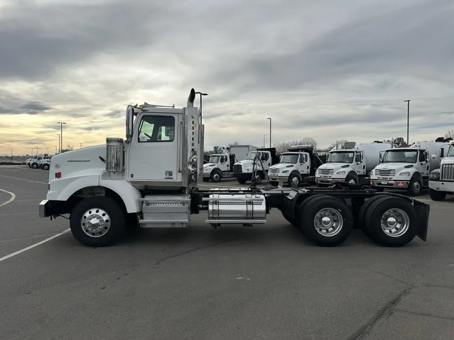 2020 Western Star 4900SA | Photo 8 of 18