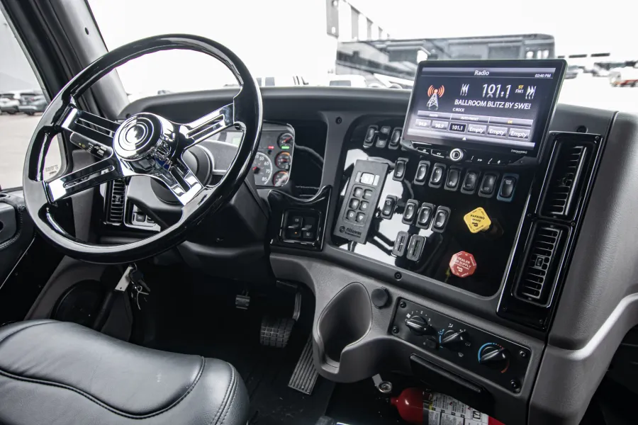 2023 Freightliner M2 106 Laredo | Photo 13 of 12