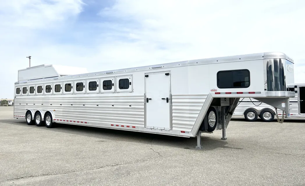 2025 Cimarron Norstar 11 Horse 