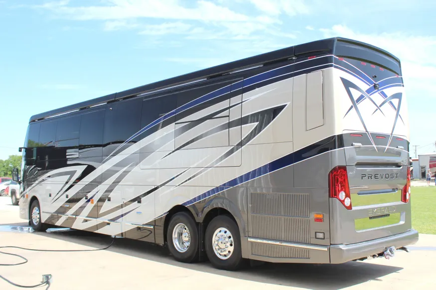 2024 Emerald Prevost H3-45 | Photo 12 of 24