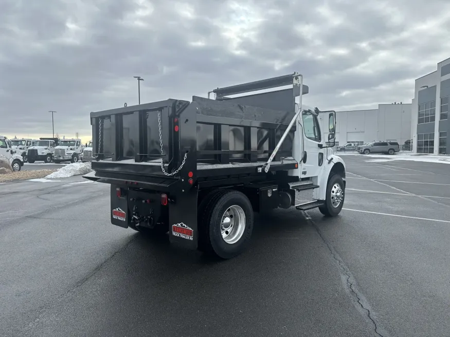 2025 Freightliner M2 106 | Photo 5 of 14