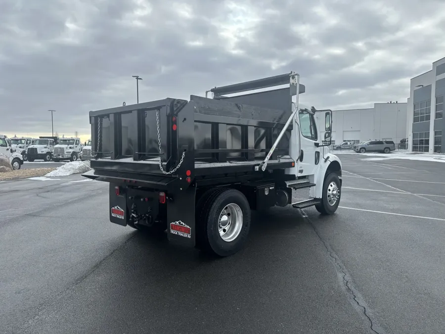 2025 Freightliner M2 106 | Photo 5 of 14