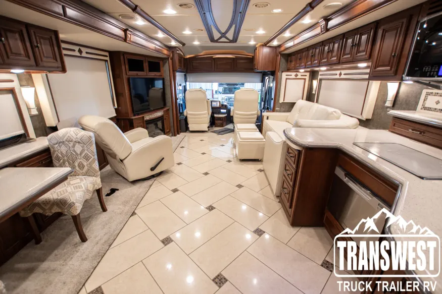 2015 Winnebago Tour 42 QD | Photo 4 of 24