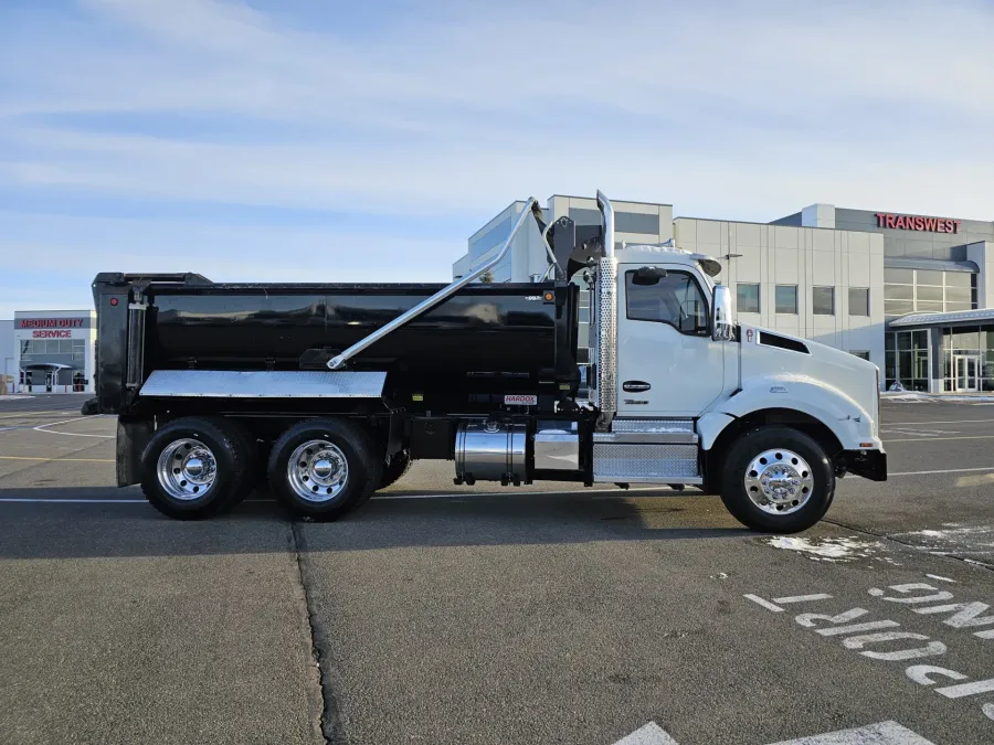 2023 Kenworth T880 | Photo 5 of 17