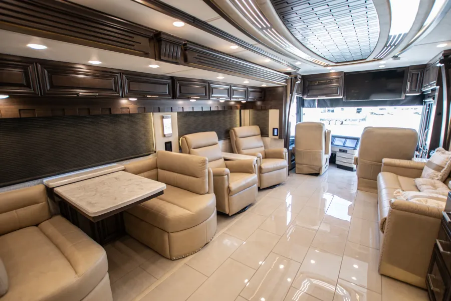 2023 Newmar London Aire 4551 | Photo 1 of 15